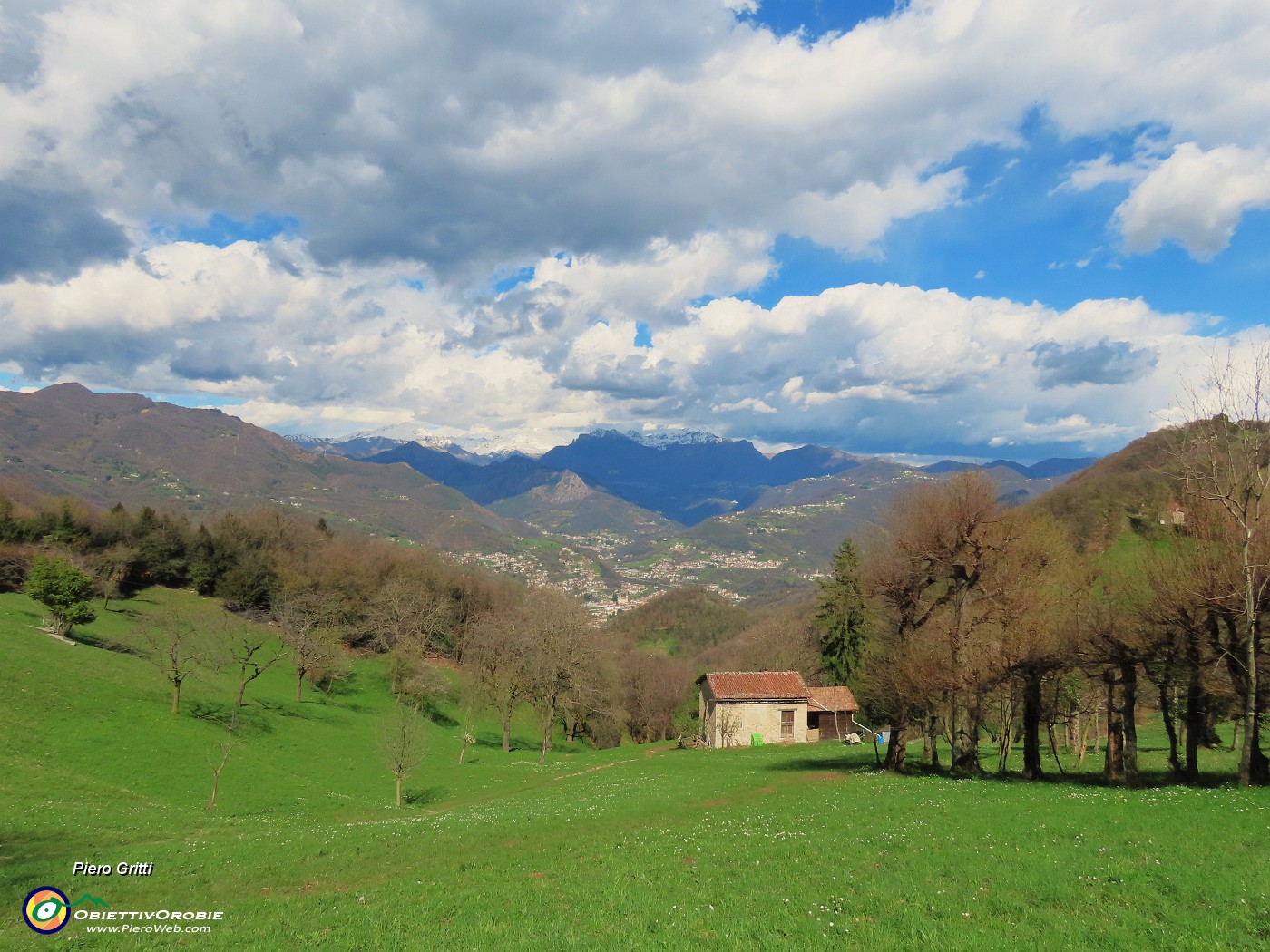 74 Bella vista sulla conca di Zogno.JPG